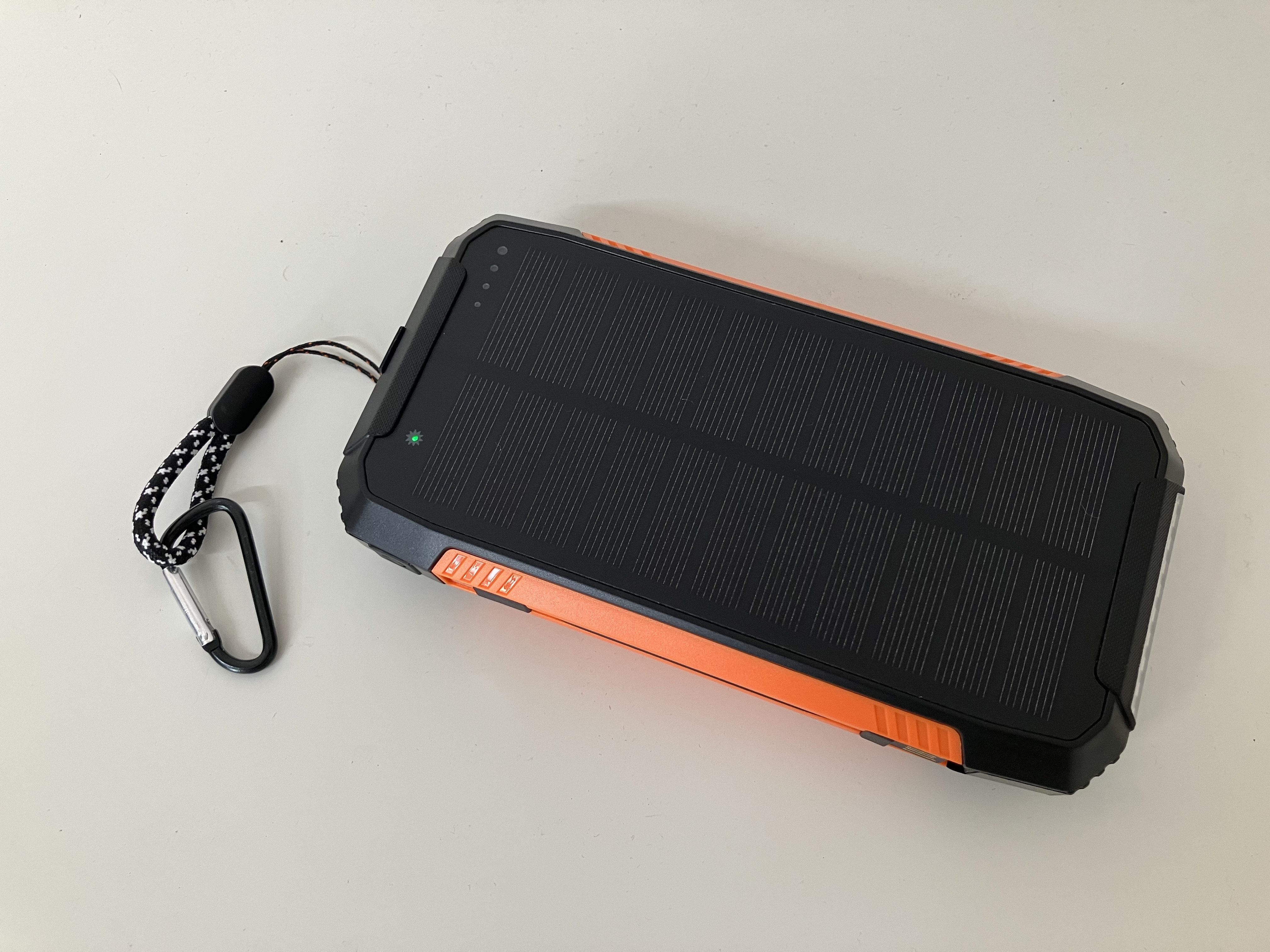 ソーラーモバイルバッテリー