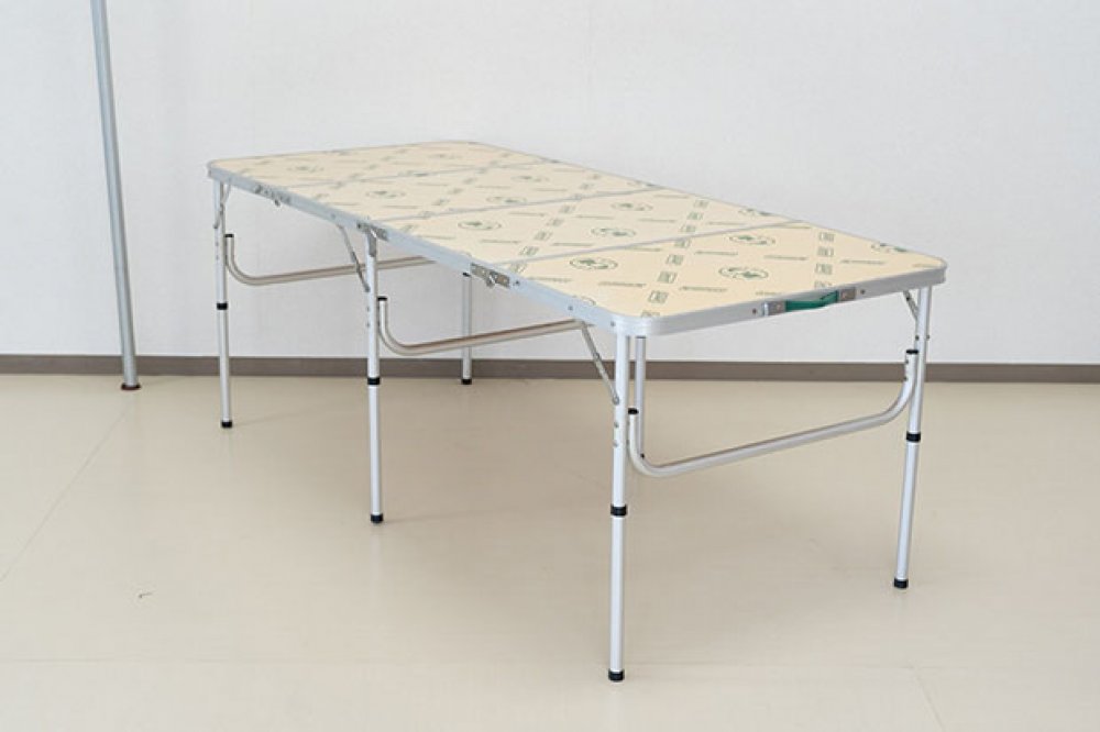 コールマン 四つ折りテーブル | チェア・テーブル |沖縄でキャンプ 