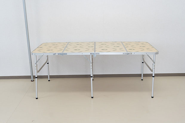 コールマン 四つ折りテーブル | チェア・テーブル |沖縄でキャンプ用品 
