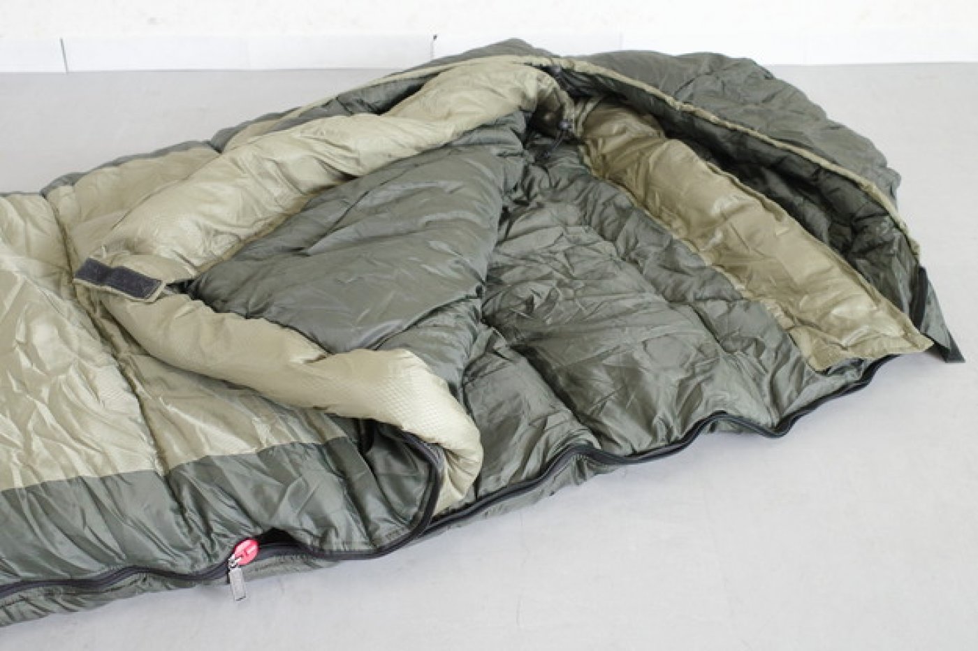 商品画像 【冬オススメ】コールマン マミー型寝袋 グリーンブラック 3