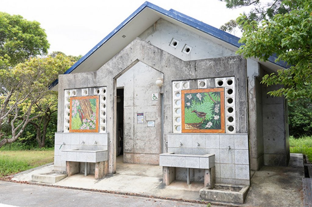 駐車場横にトイレあり
