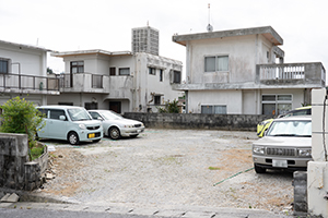 駐車場は店舗横にあります